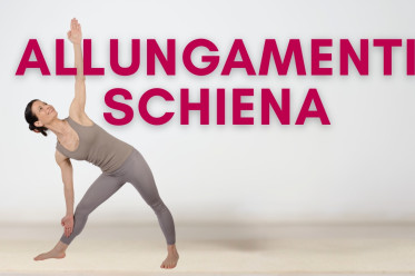 Schiena bloccata a fine vacanze? 5 allungamenti yoga (senza attrezzi)
